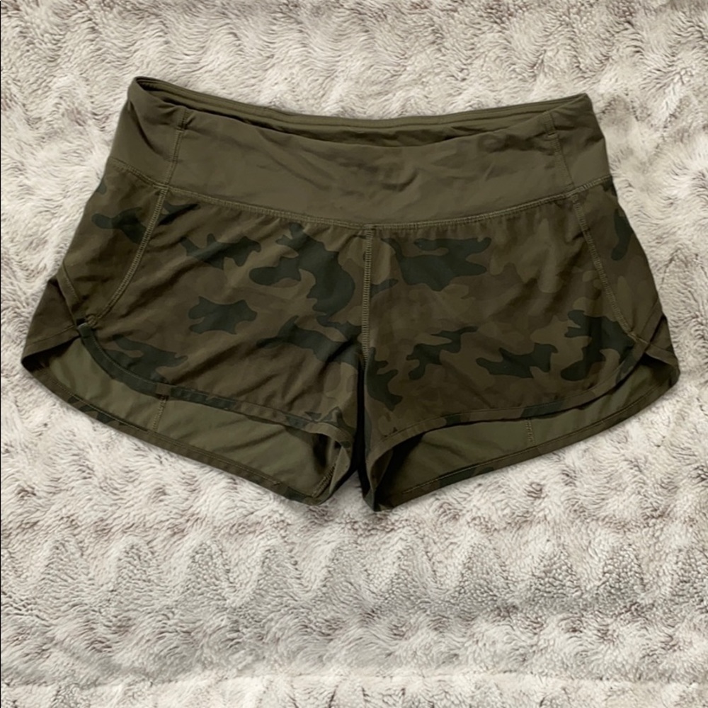Lululemon Camo Speed Up Shorts Size 6